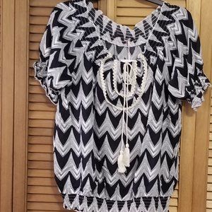 NWT Ladies Black and white Top Size Med